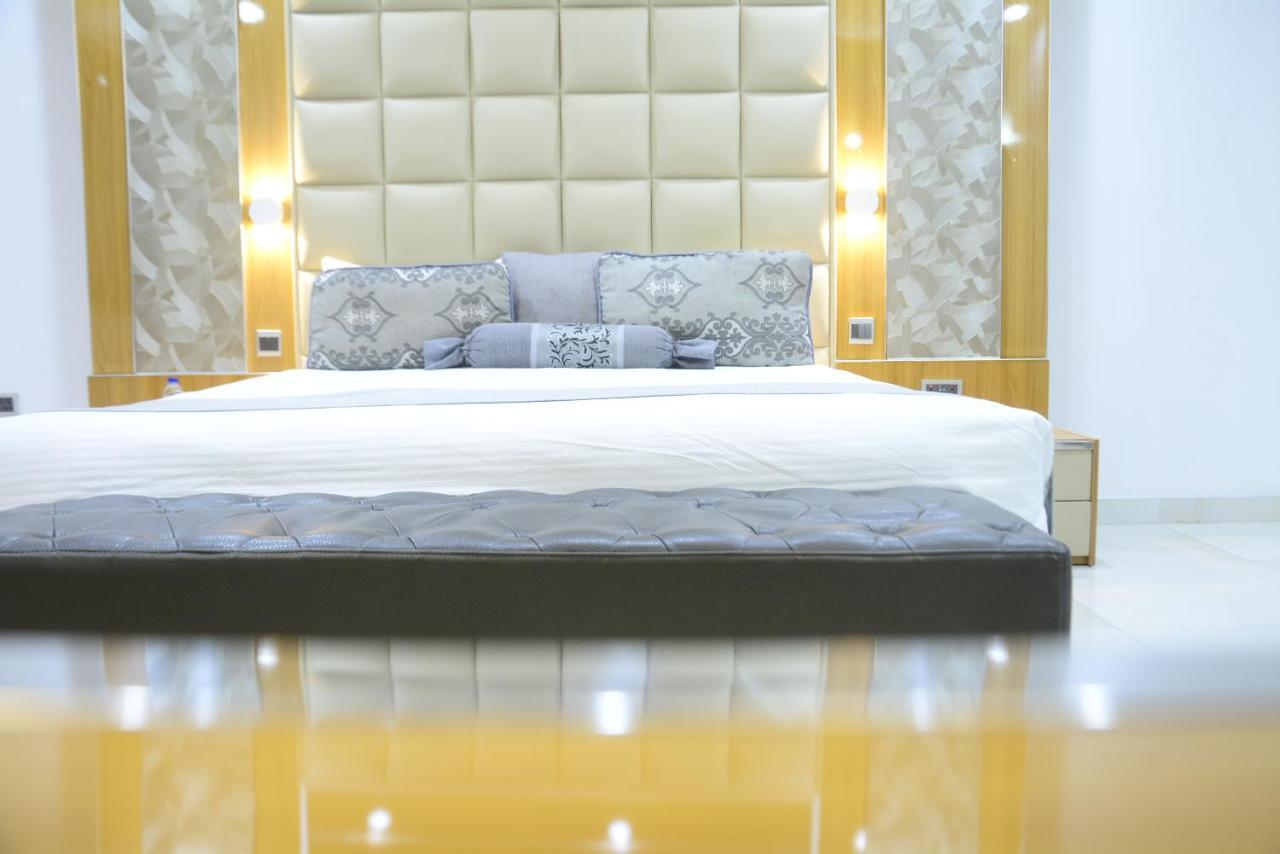 Caesar'S Luxury Hotel Лекки Экстерьер фото