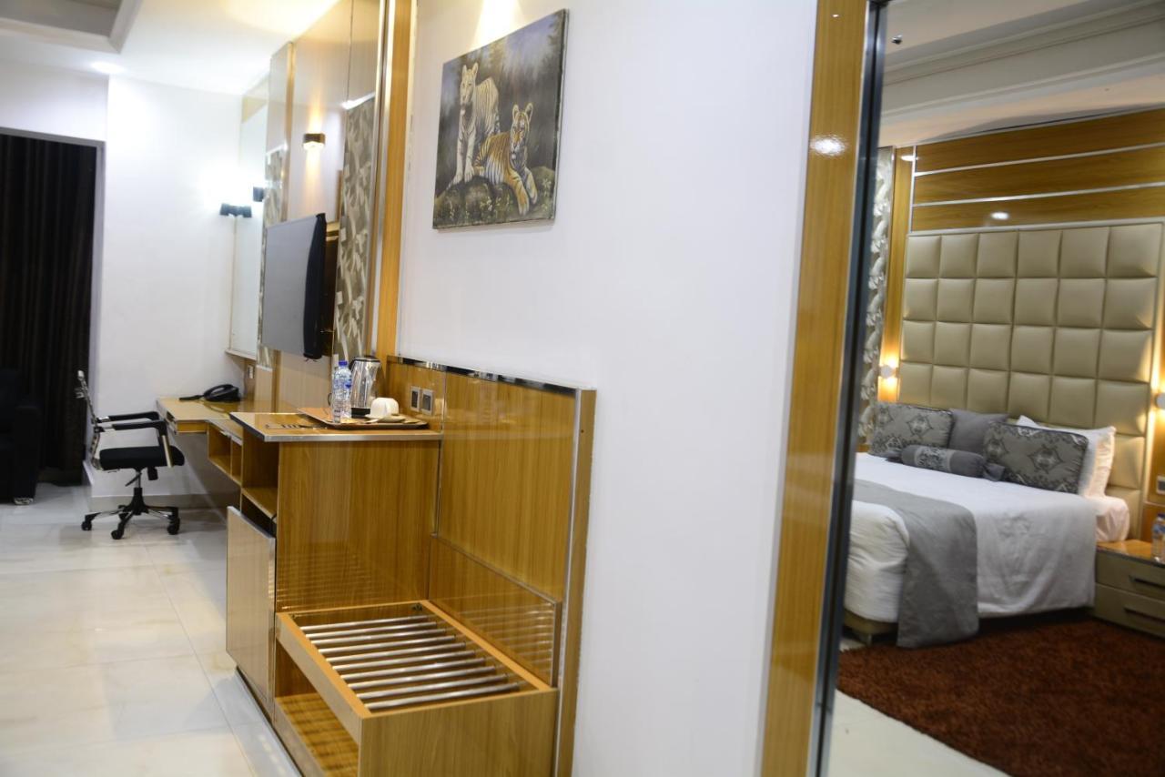 Caesar'S Luxury Hotel Лекки Экстерьер фото
