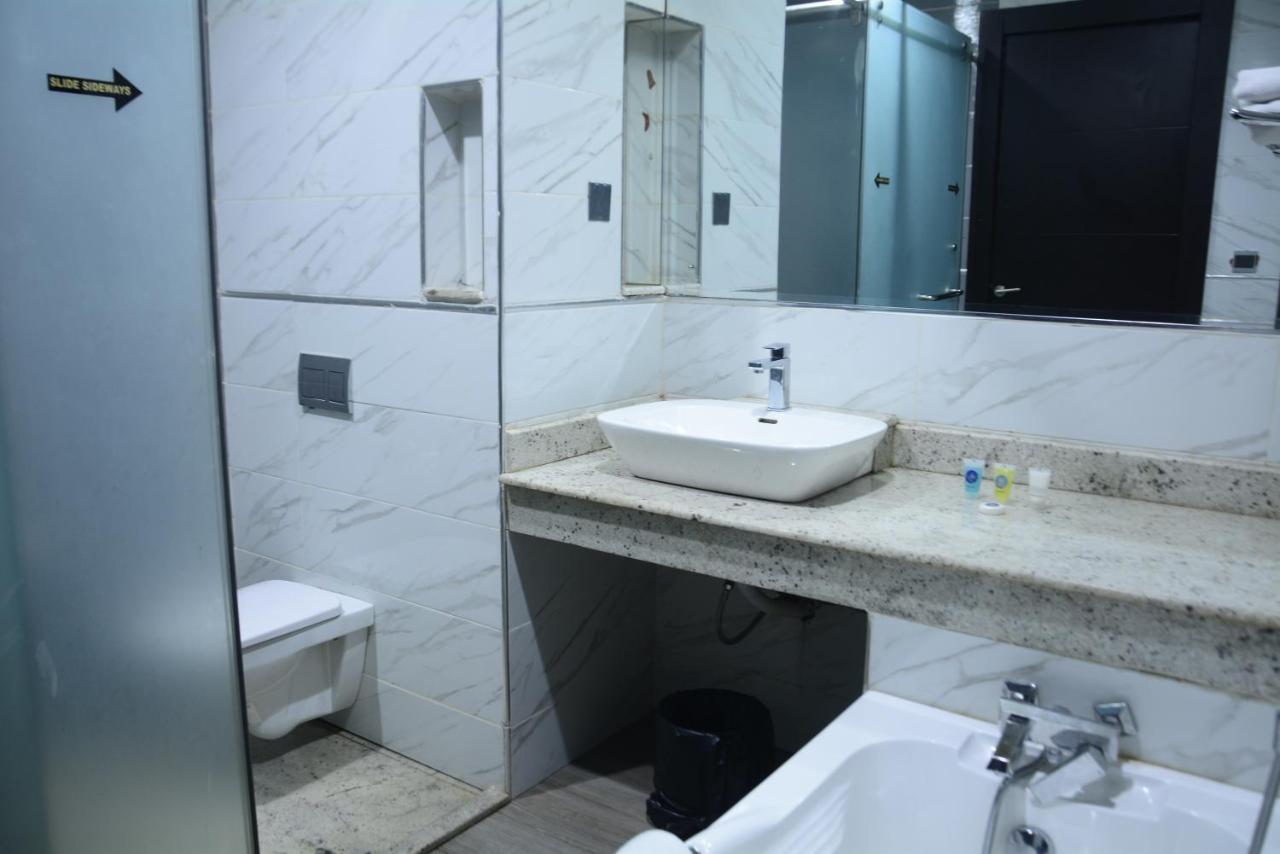 Caesar'S Luxury Hotel Лекки Экстерьер фото