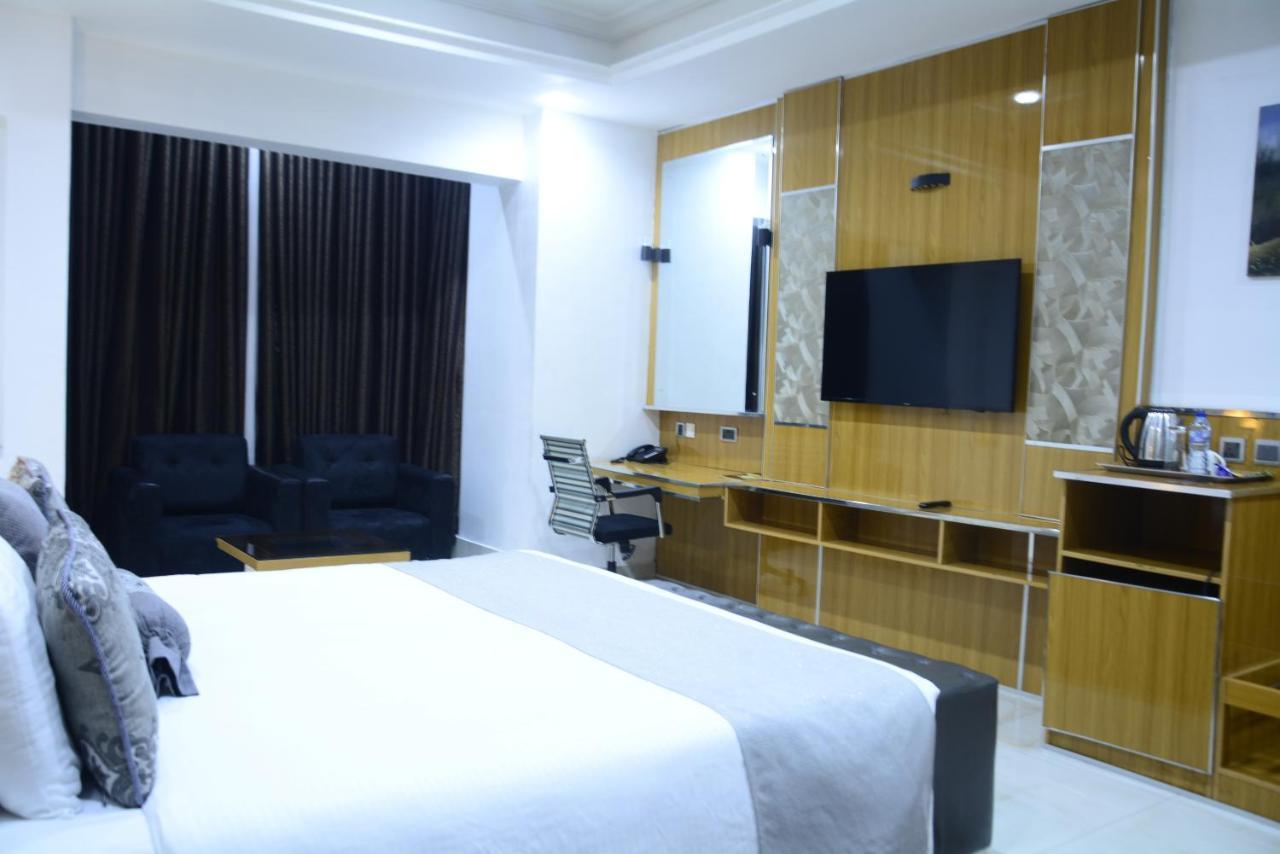 Caesar'S Luxury Hotel Лекки Экстерьер фото