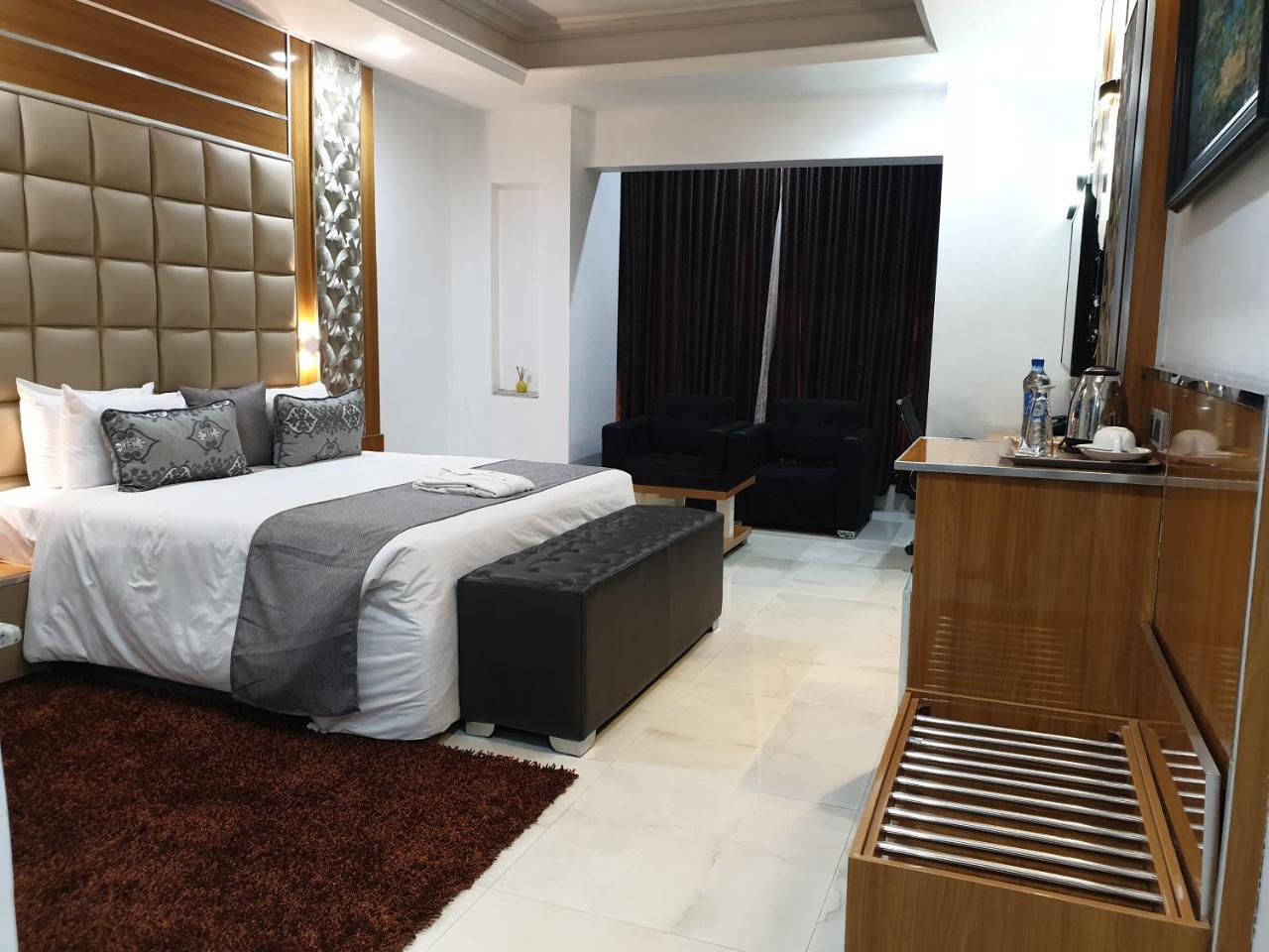 Caesar'S Luxury Hotel Лекки Экстерьер фото