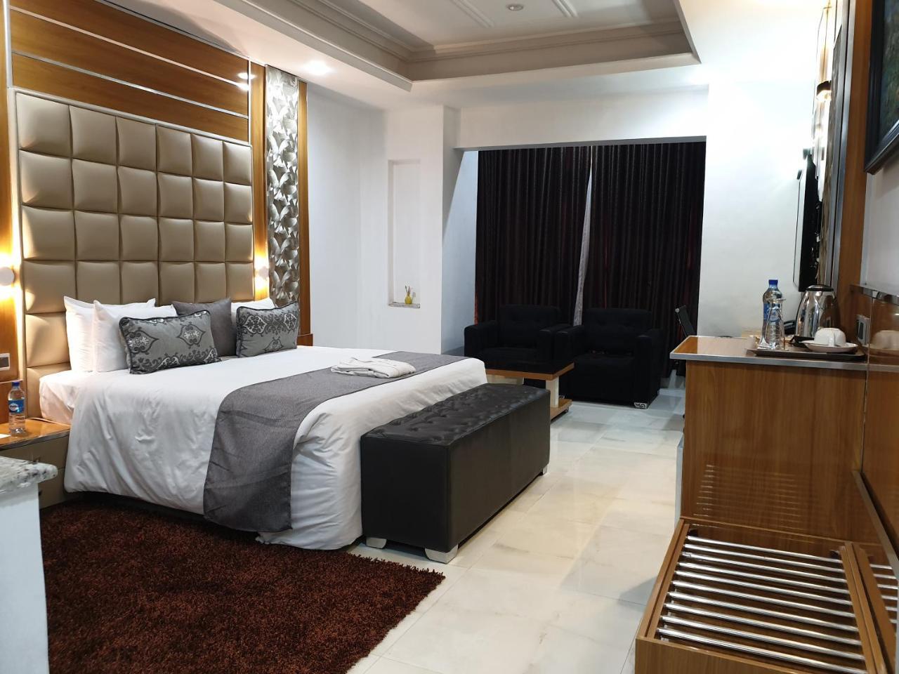 Caesar'S Luxury Hotel Лекки Экстерьер фото
