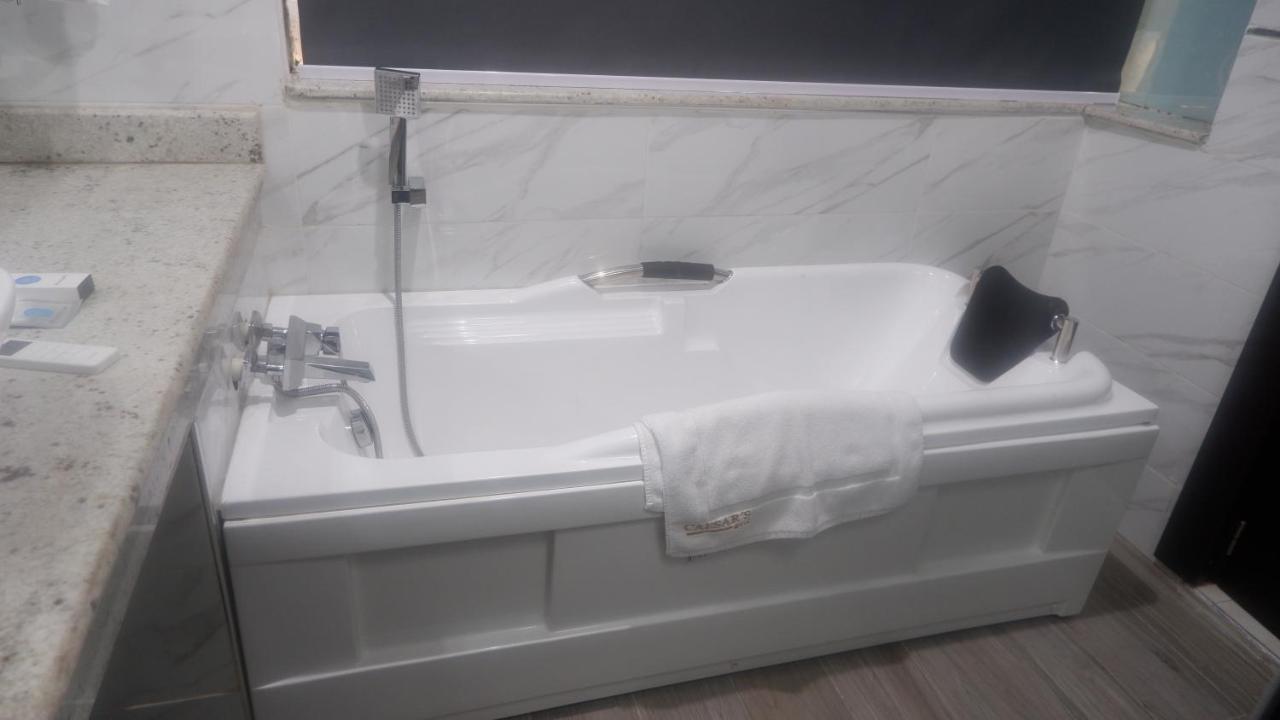 Caesar'S Luxury Hotel Лекки Экстерьер фото